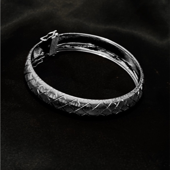 Made in Italy Vintage Sterling Silver Etched Bangle - Picture 8 of 10
